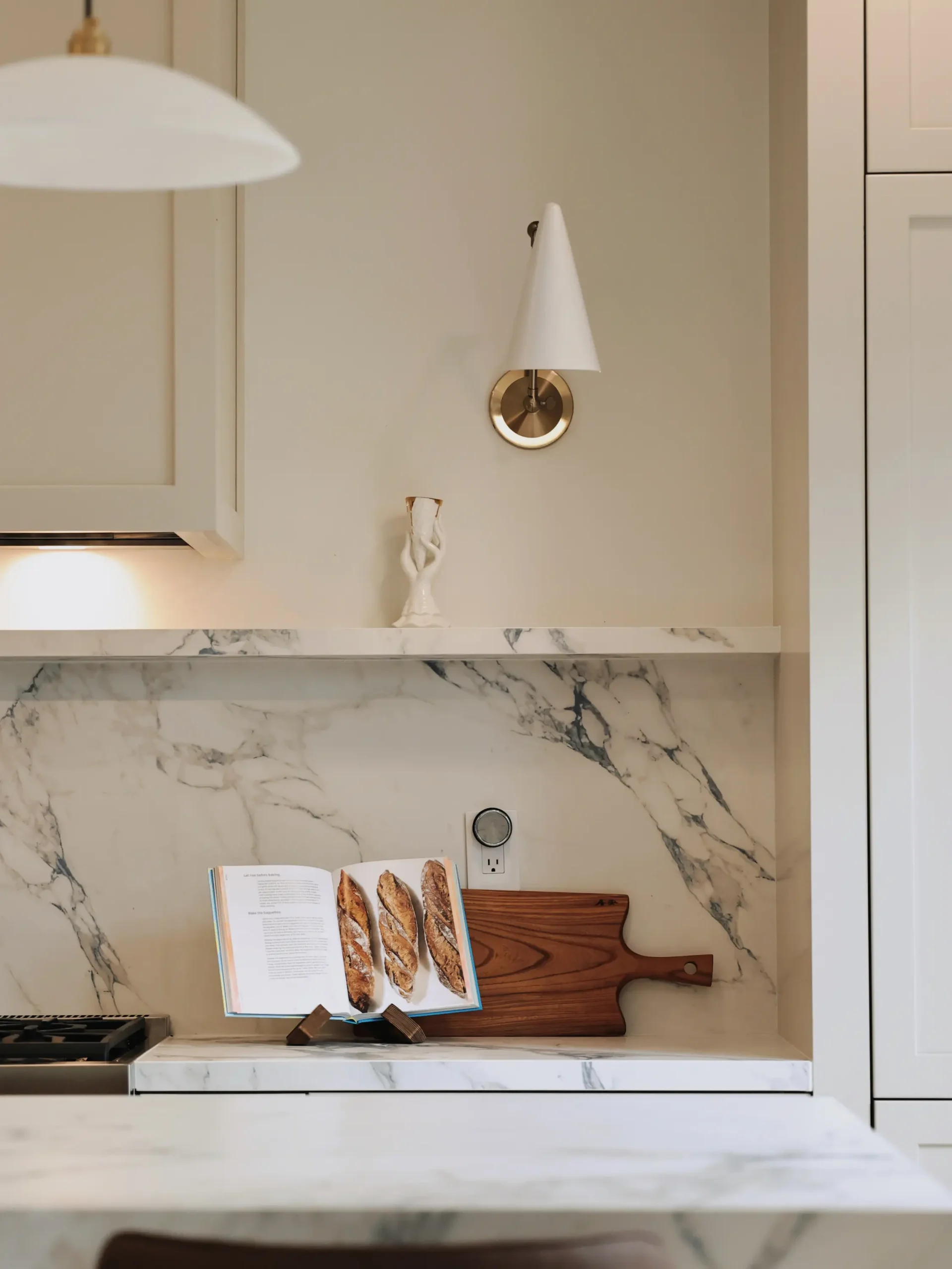Bright Transitional Harmony, interior detail