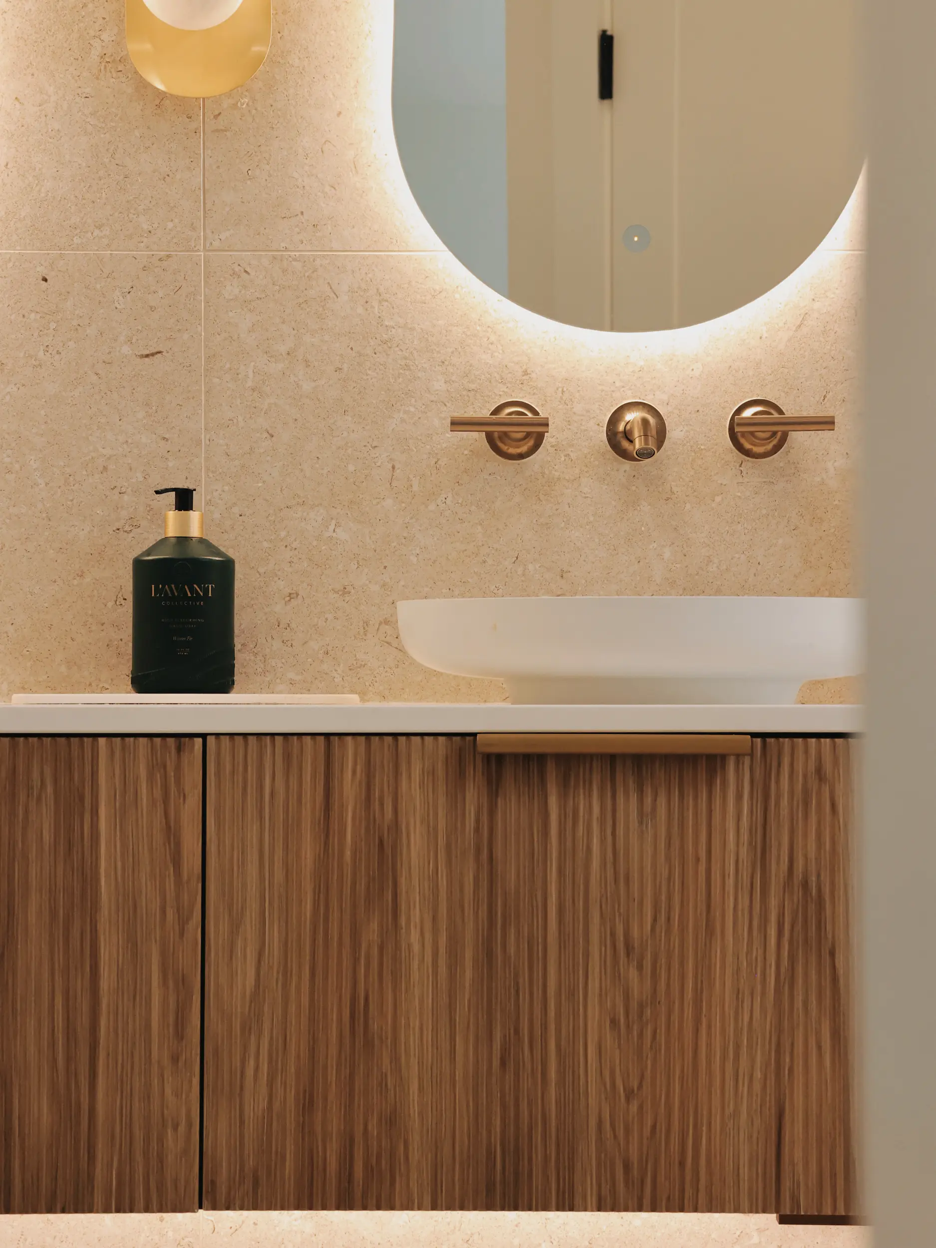 Bright Transitional Harmony, interior detail