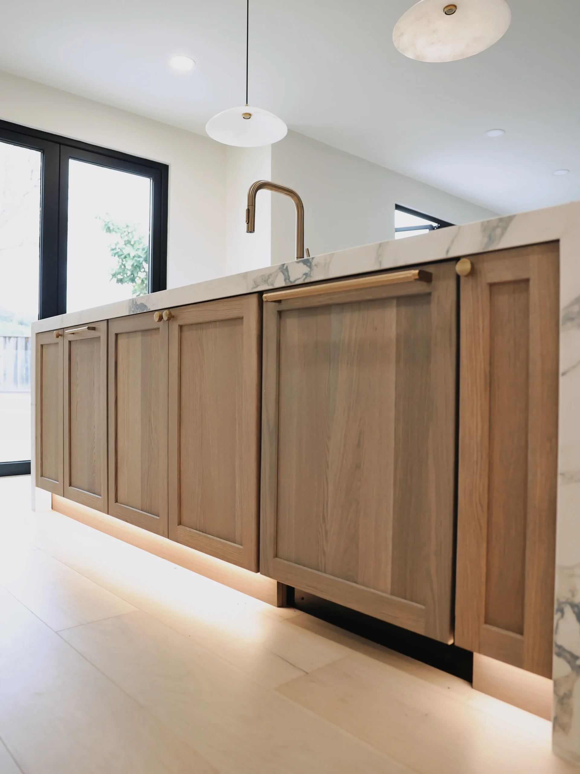 Bright Transitional Harmony, interior detail