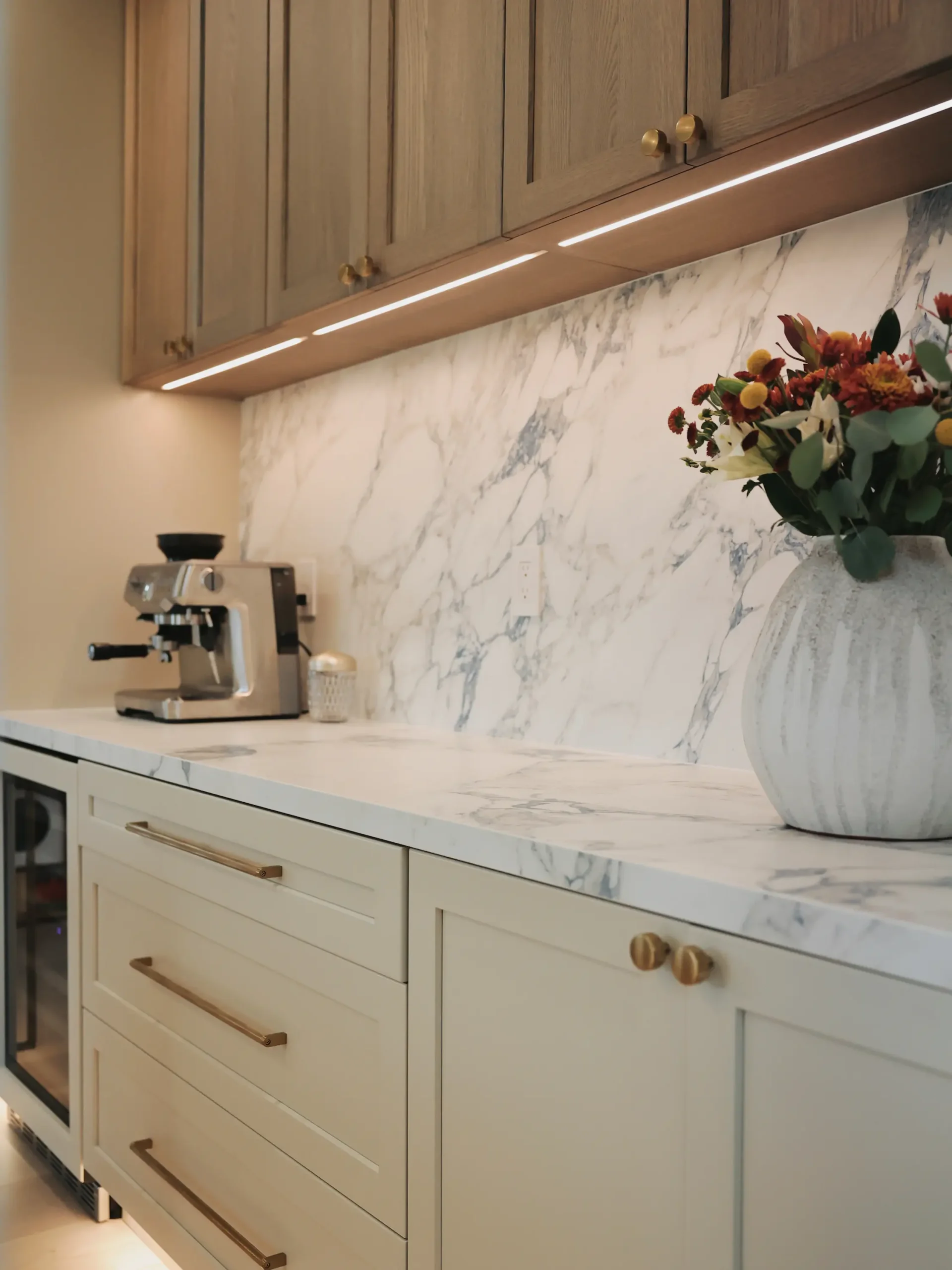 Bright Transitional Harmony, interior detail