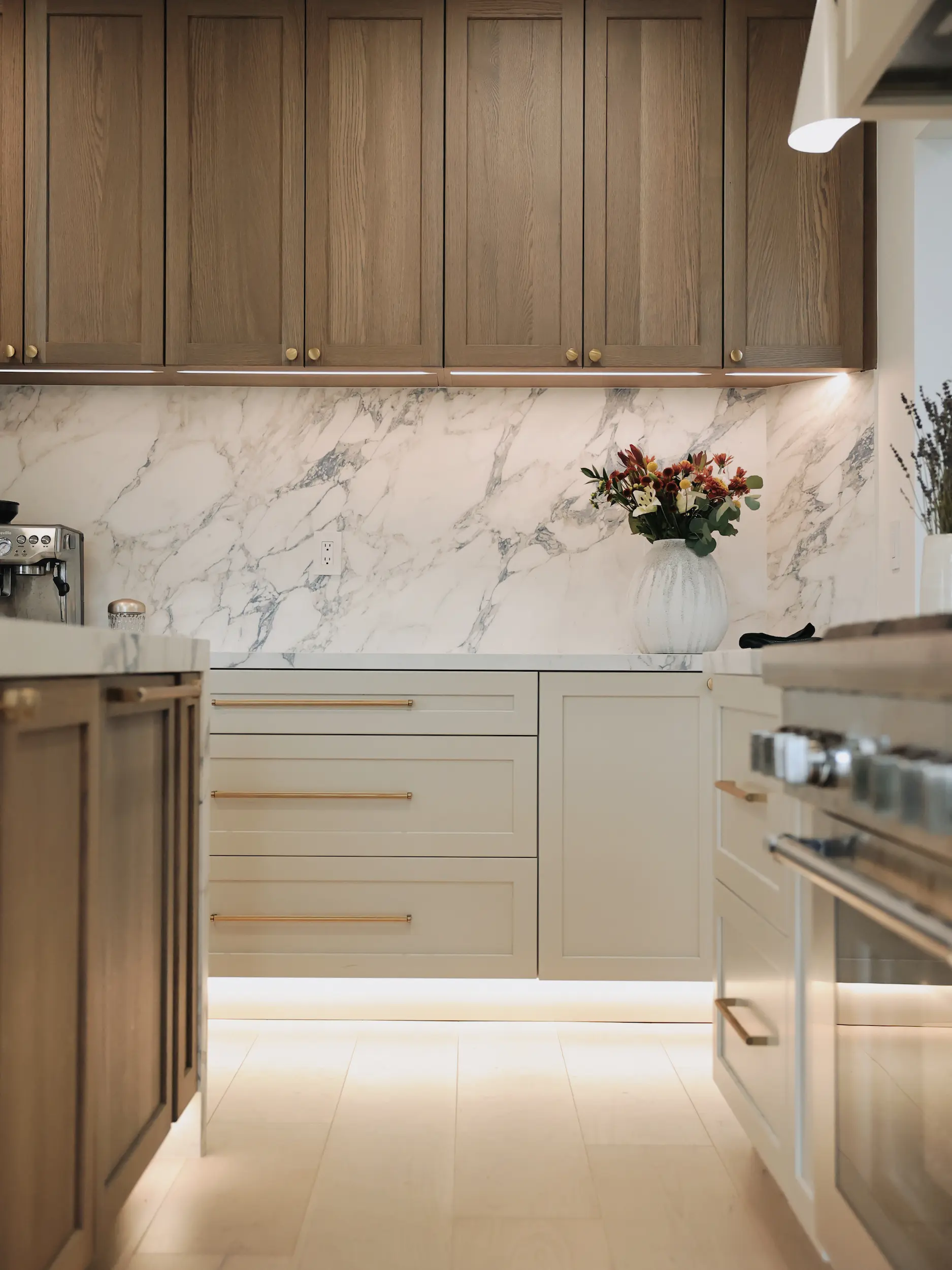Bright Transitional Harmony, interior detail