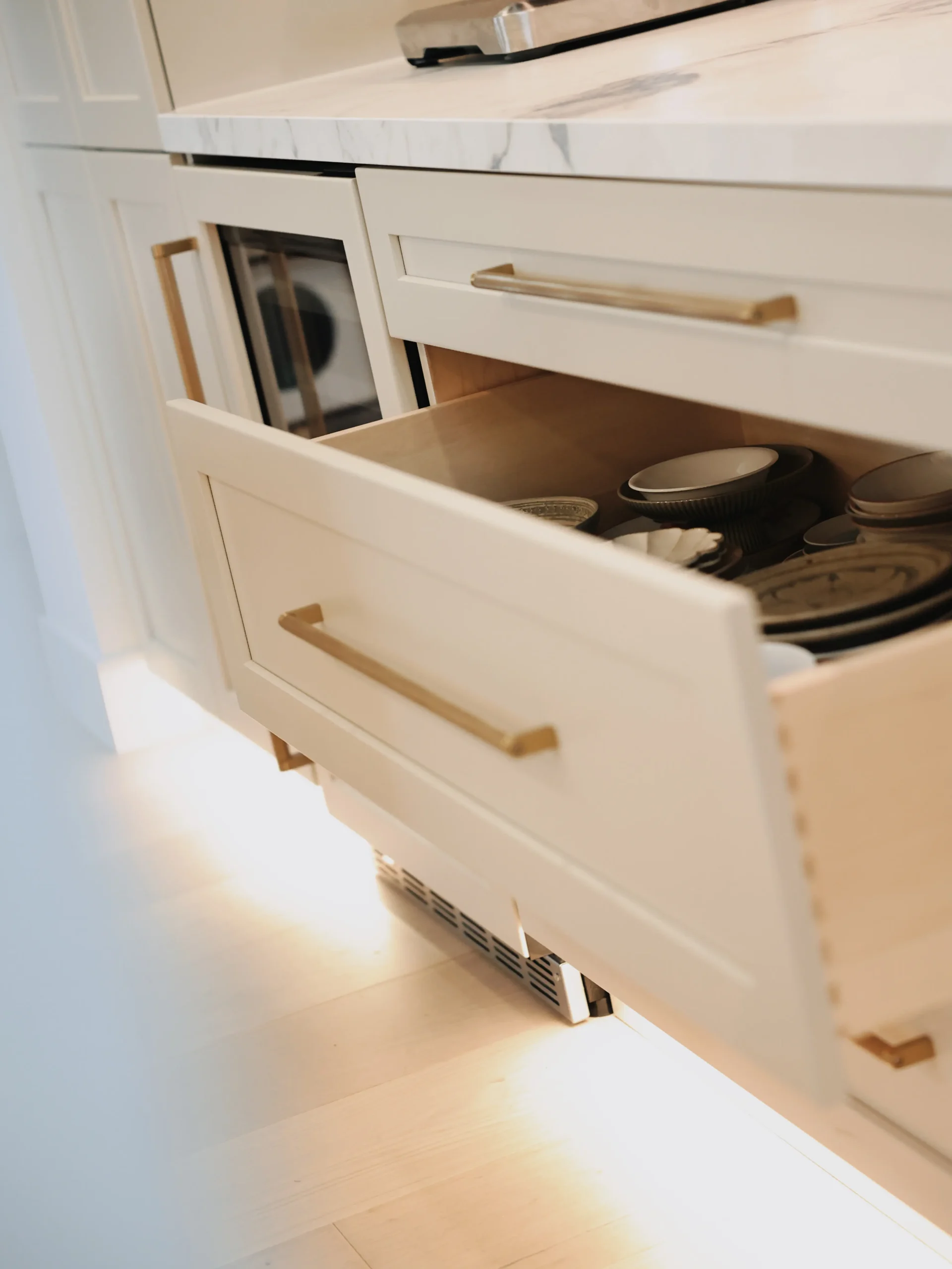 Bright Transitional Harmony, interior detail