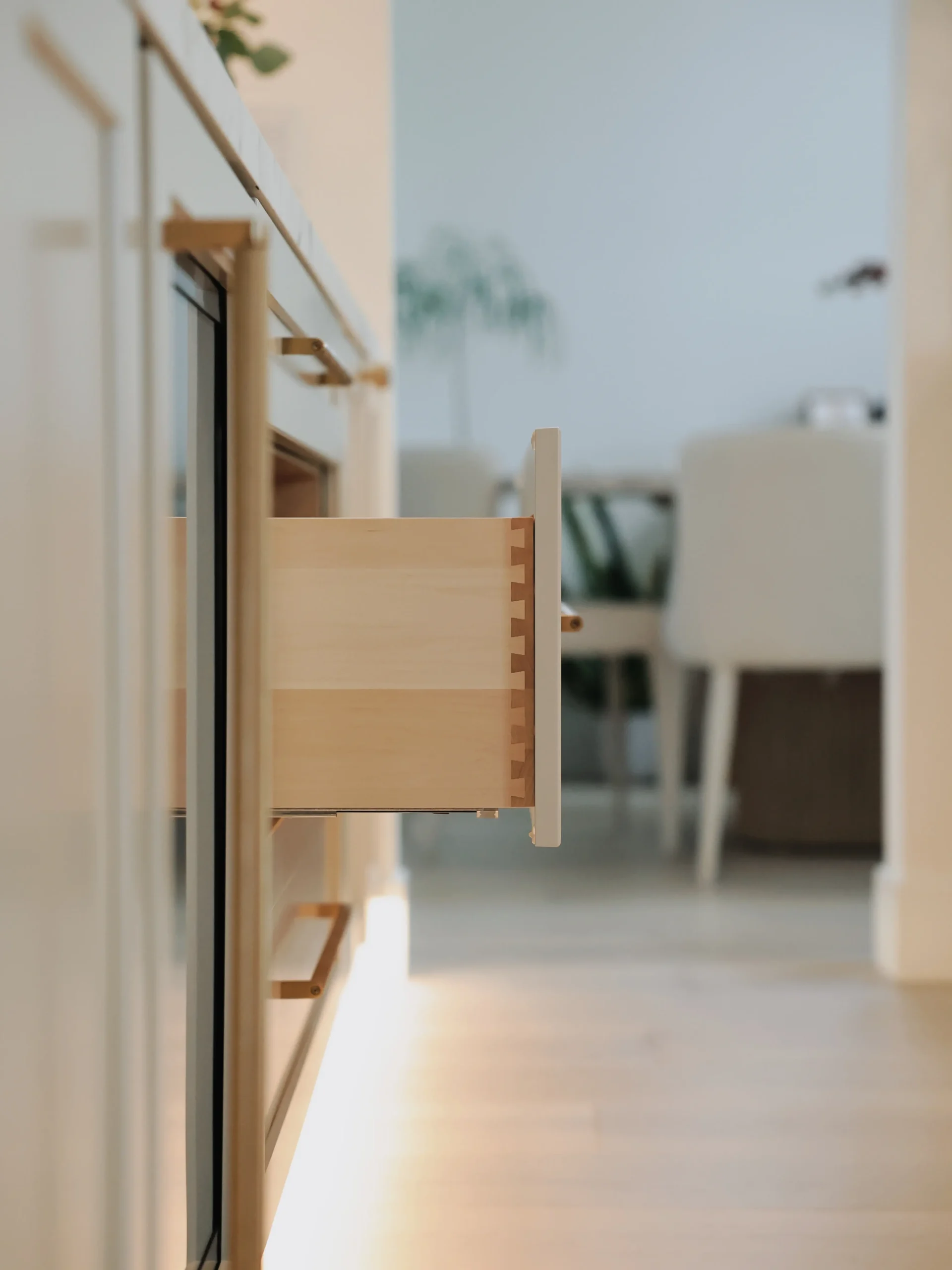 Bright Transitional Harmony, interior detail