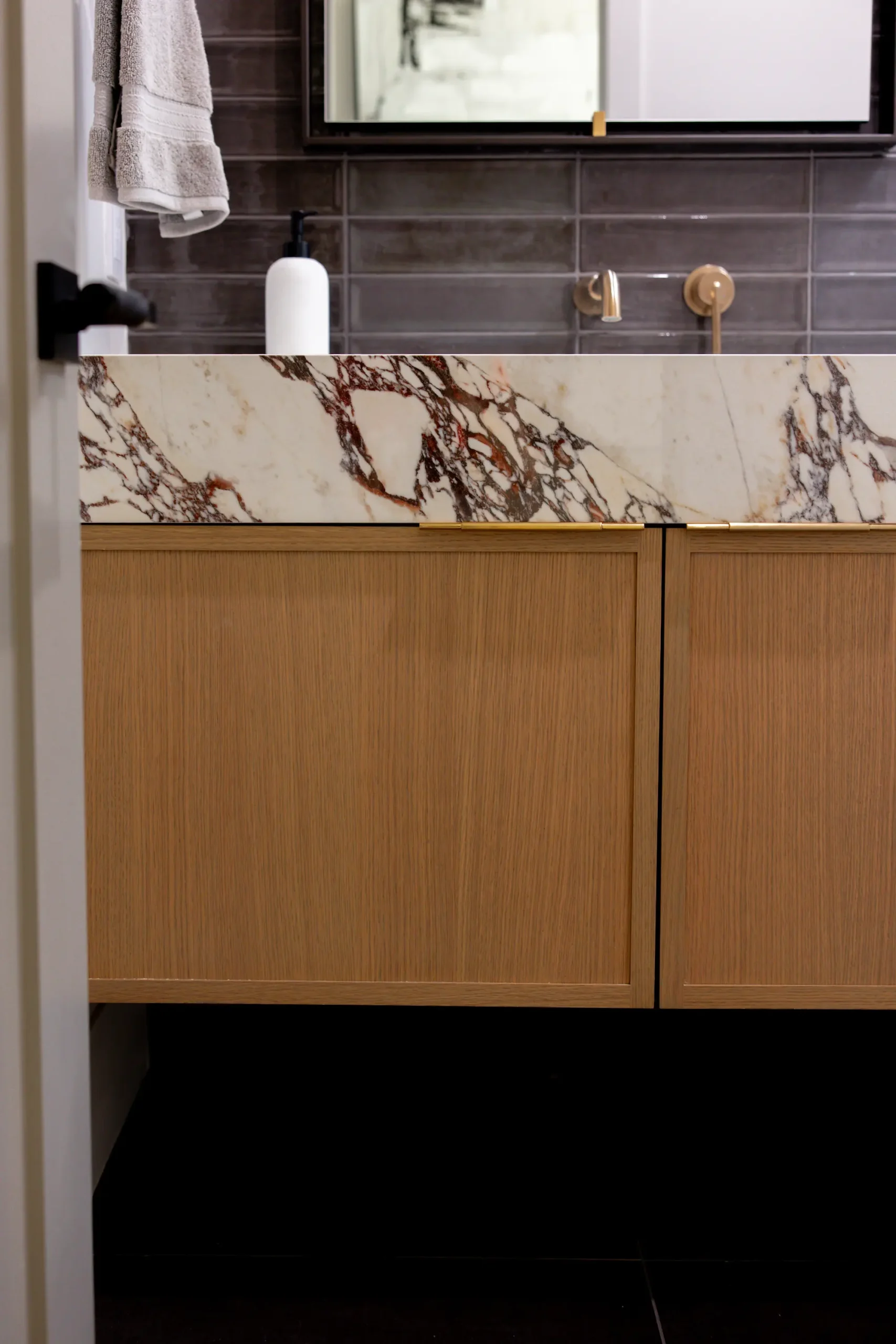 Crisp Warm Bold, interior detail