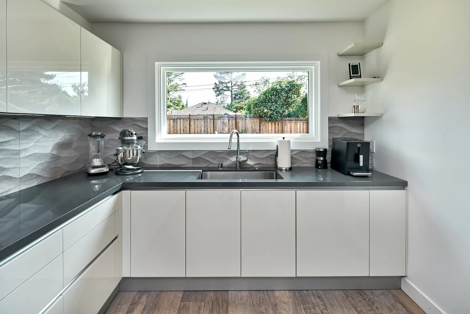Chic Modern Gloss, interior detail