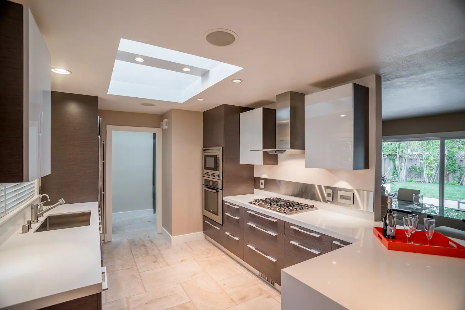 Luminous White Space, interior detail