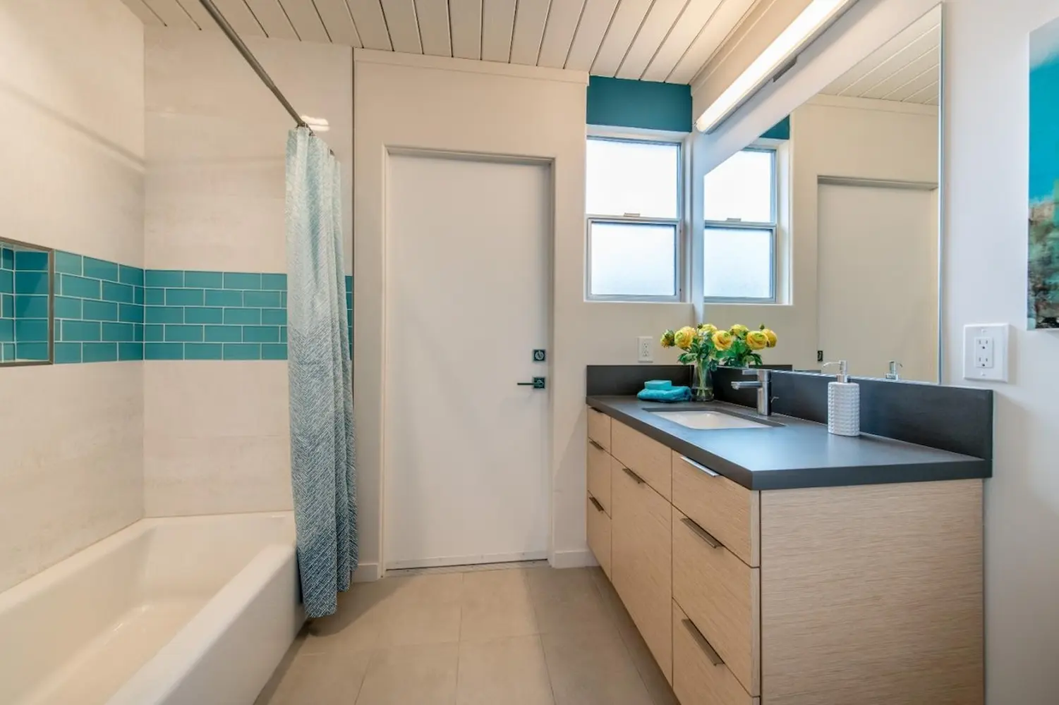 Vintage Teal Wonder, interior detail