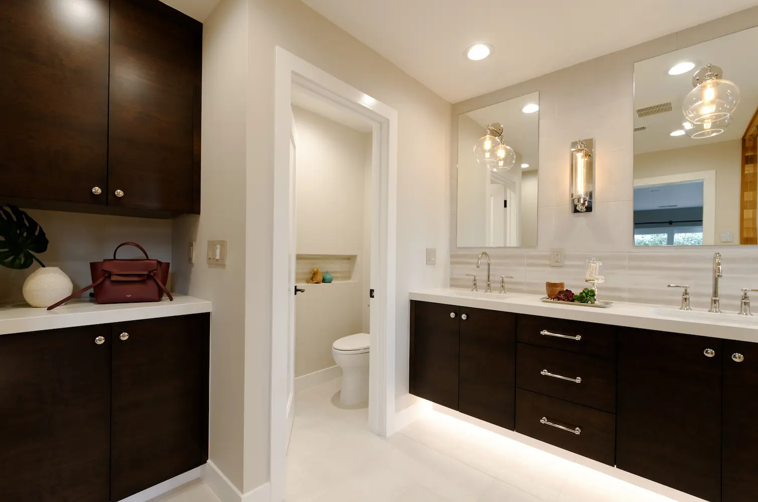 Earthy Touch, interior detail