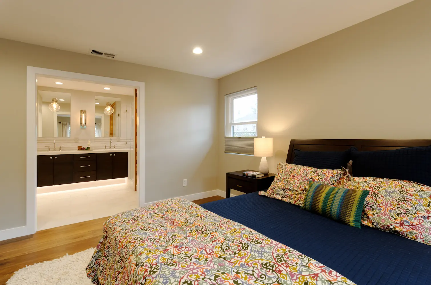 Earthy Touch, interior detail