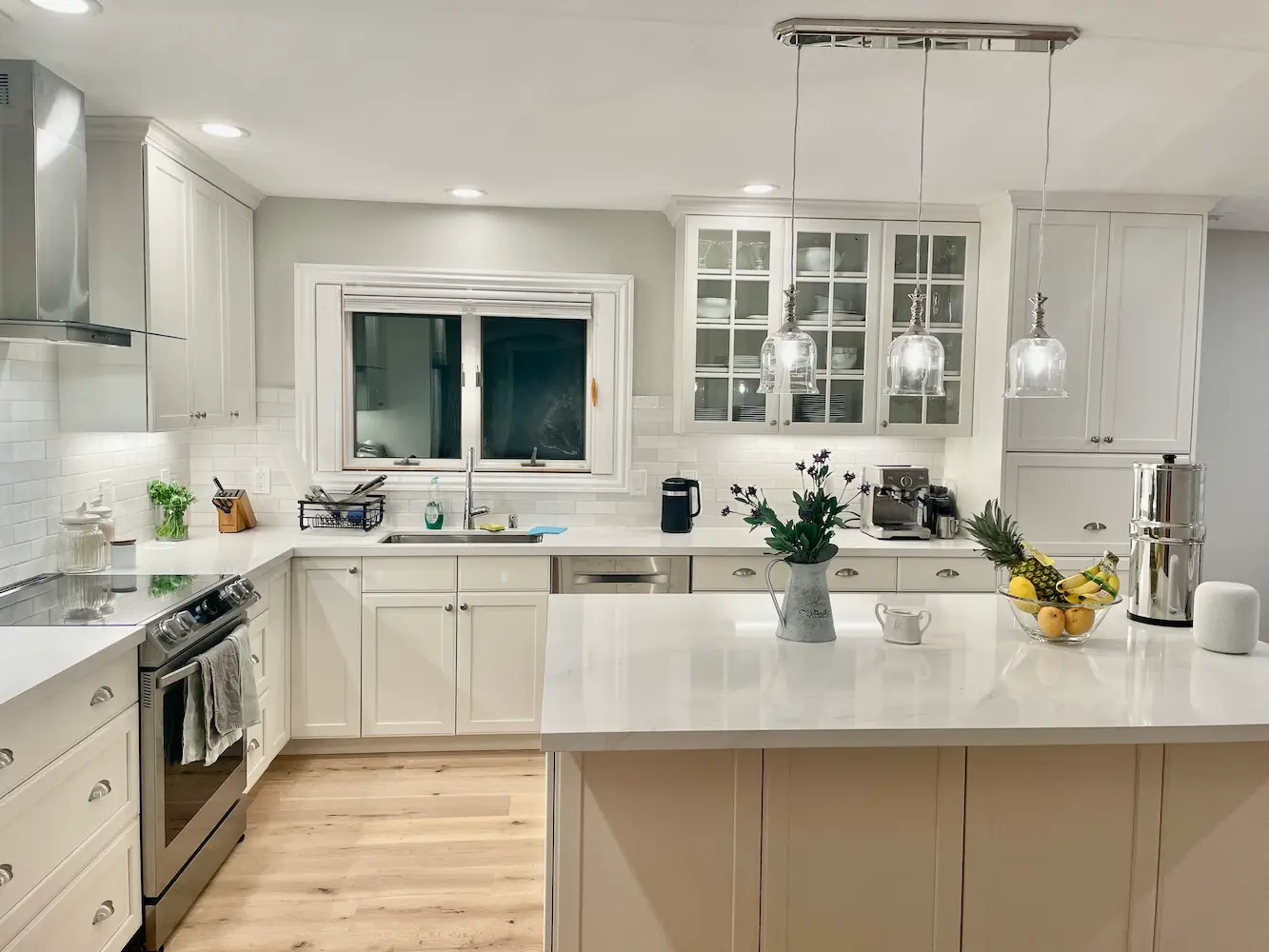 White Delight, interior detail