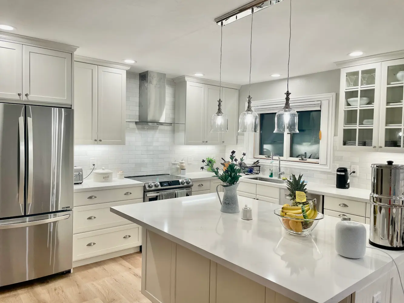 White Delight, interior detail