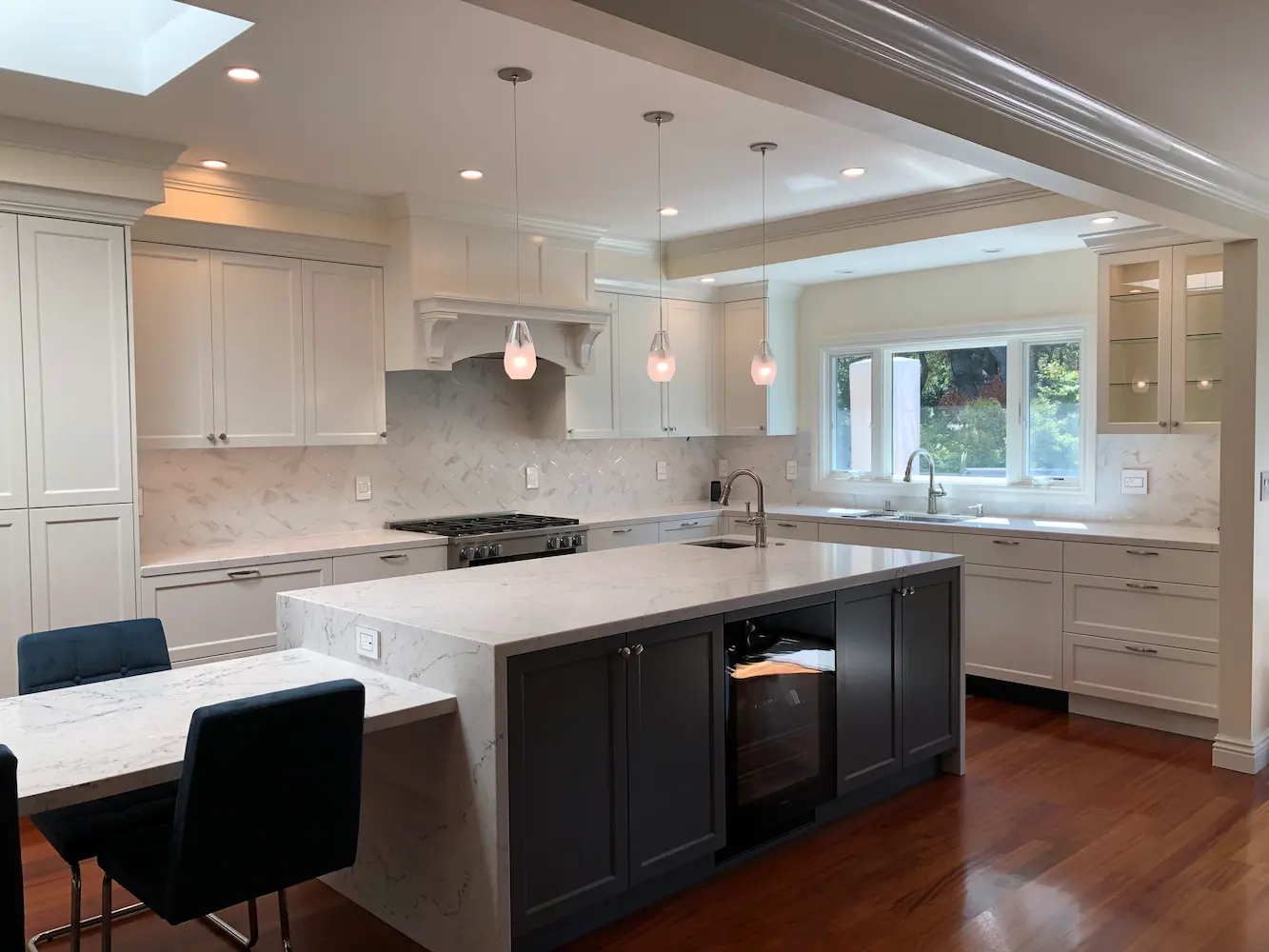 Calm Bright Comfort, interior detail