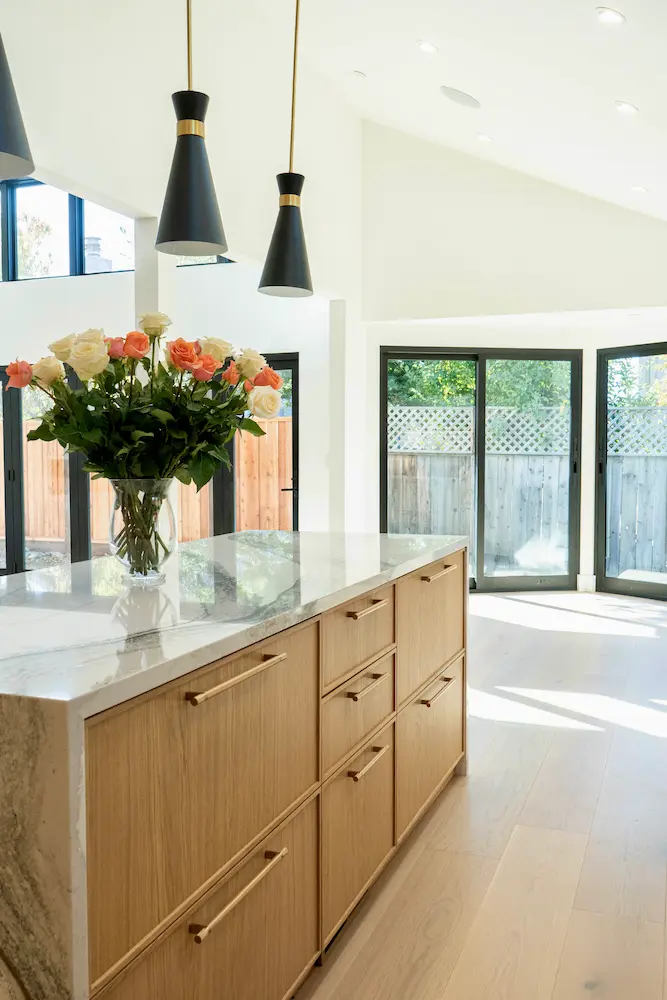 Bright Quartz Serenity, interior detail