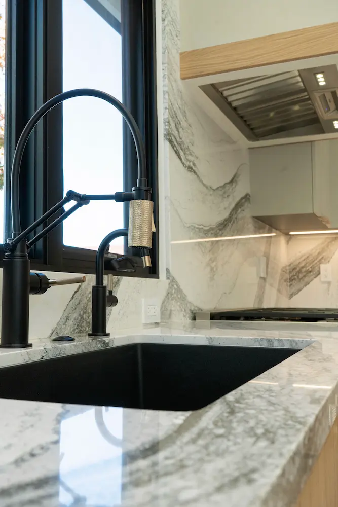 Bright Quartz Serenity, interior detail