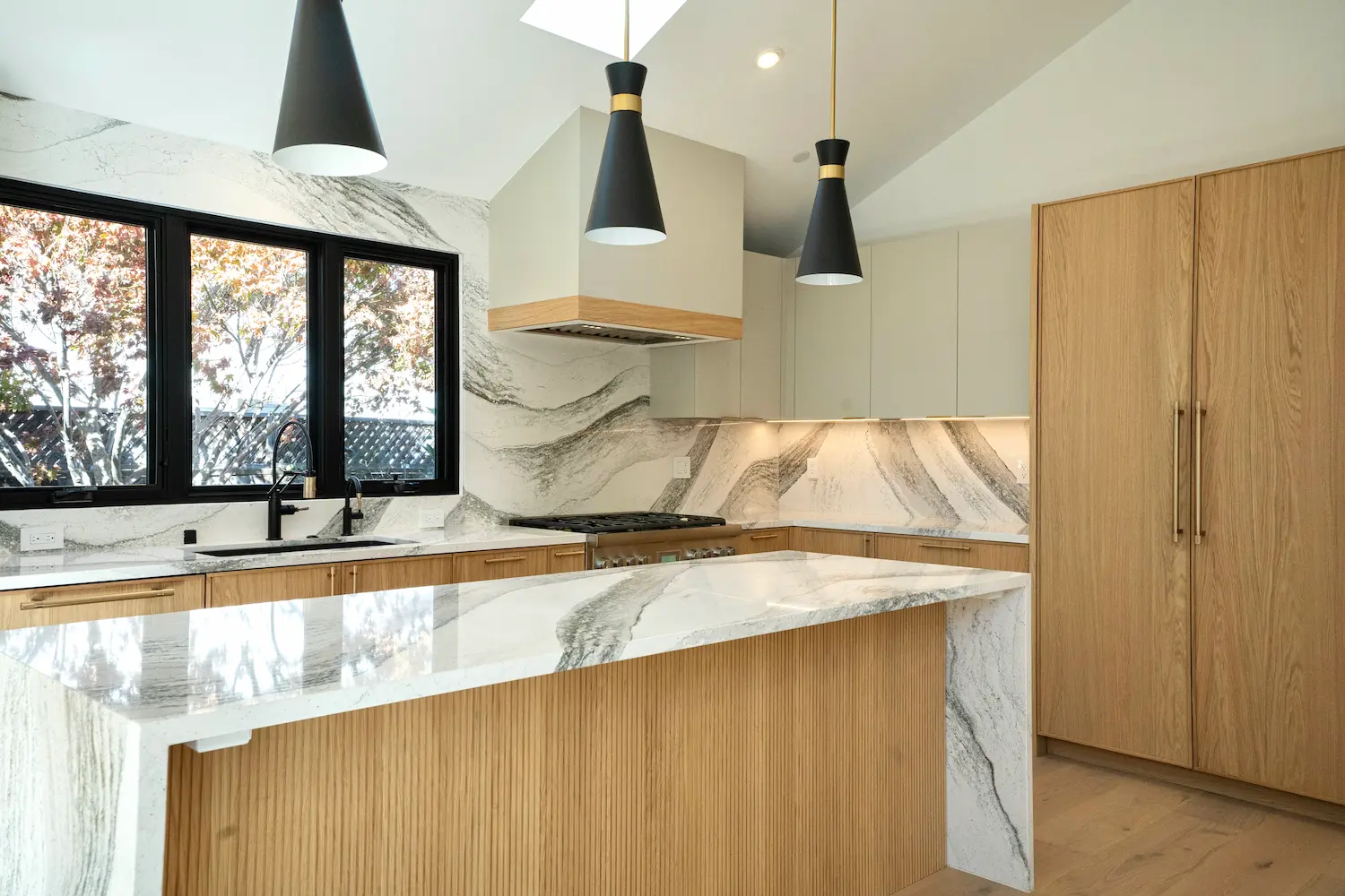 Bright Quartz Serenity, interior detail