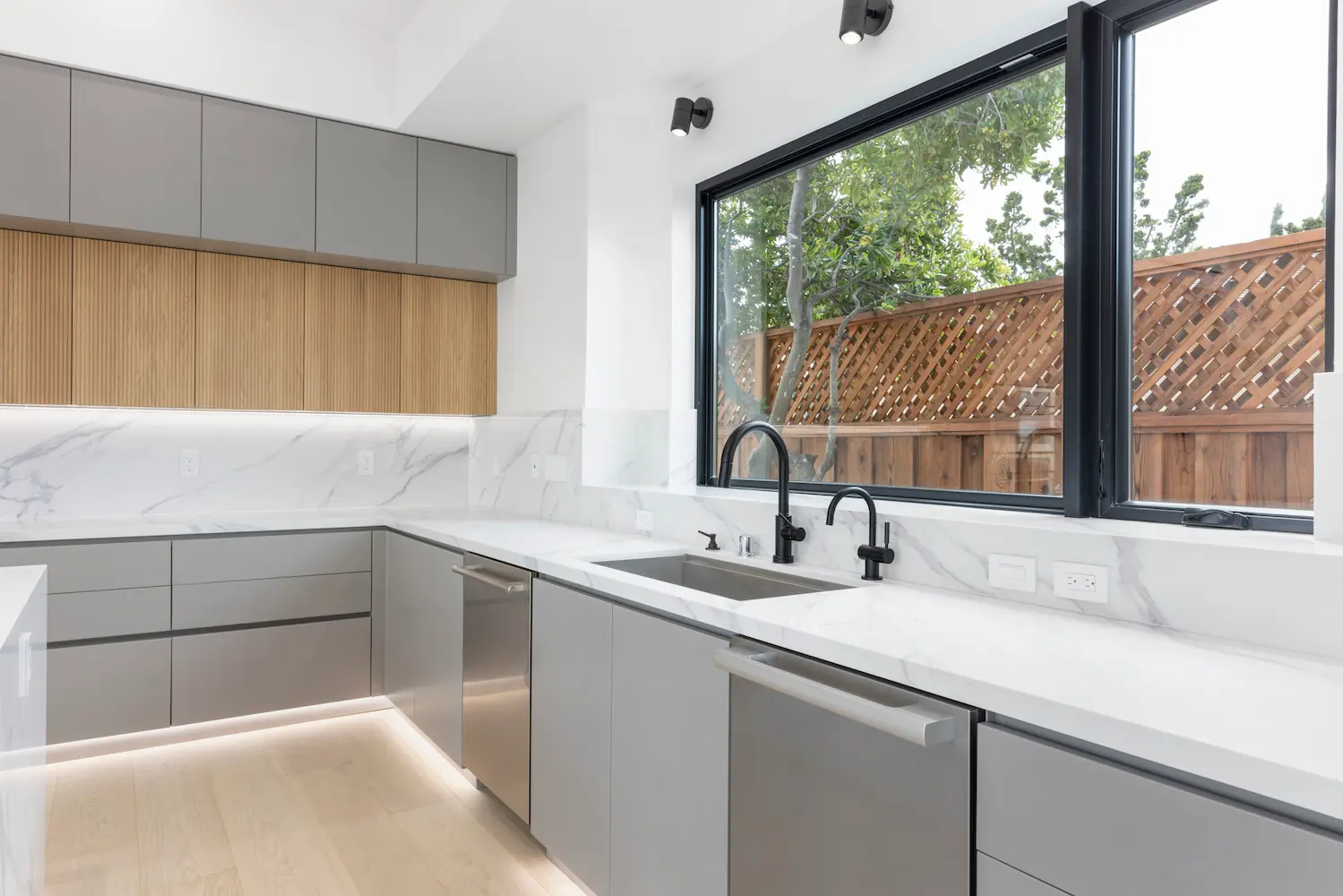Minimalist Kitchen Marvel | Artistic Kitchen
