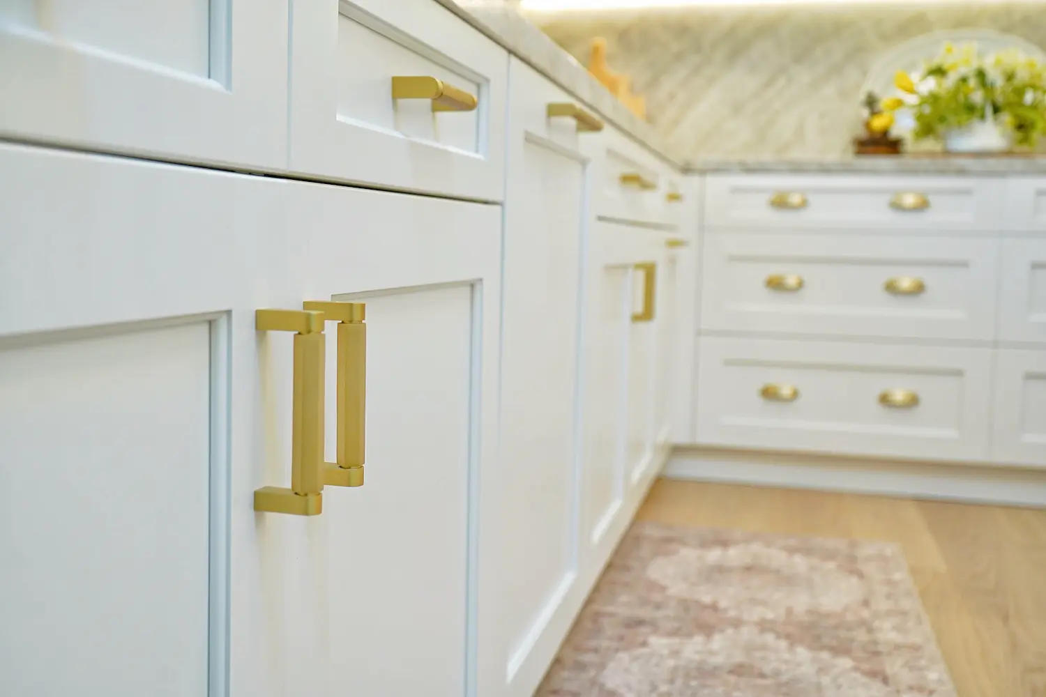 Radiant Gold Touch, interior detail