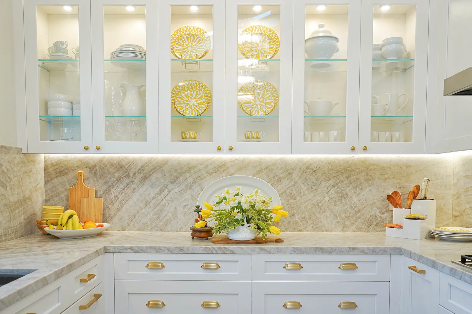 Radiant Gold Touch, interior detail